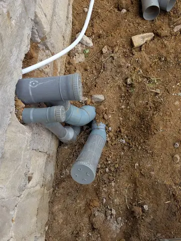 Évacuations PVC et regards — 2