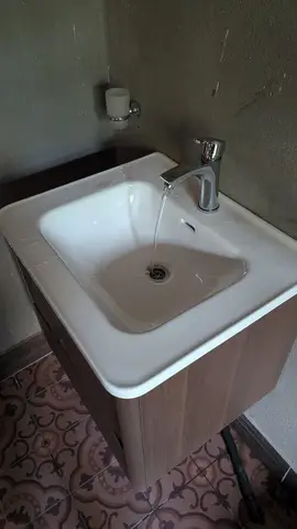 Salle de bain moderne, douche et meuble vasque — 3