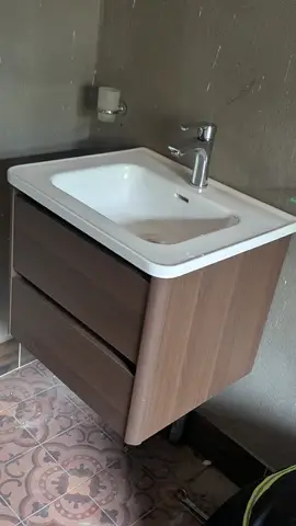 Salle de bain moderne, douche et meuble vasque — 9