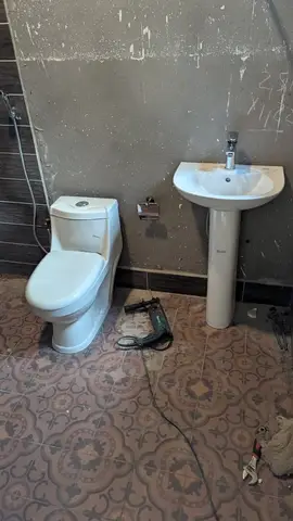Salle de bain moderne, douche et meuble vasque — 10
