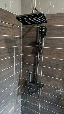 Salle de bain moderne, douche et meuble vasque — 11