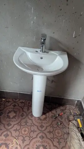 Salle de bain moderne, douche et meuble vasque — 14