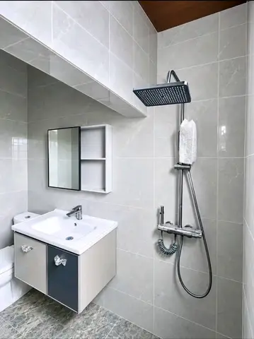 Bathroom with LED mirror and rain shower — 2